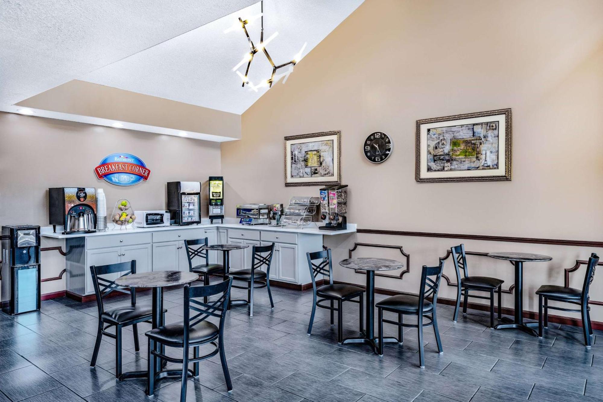 Baymont By Wyndham Commerce Ga Near Tanger Outlets Mall Exterior foto
