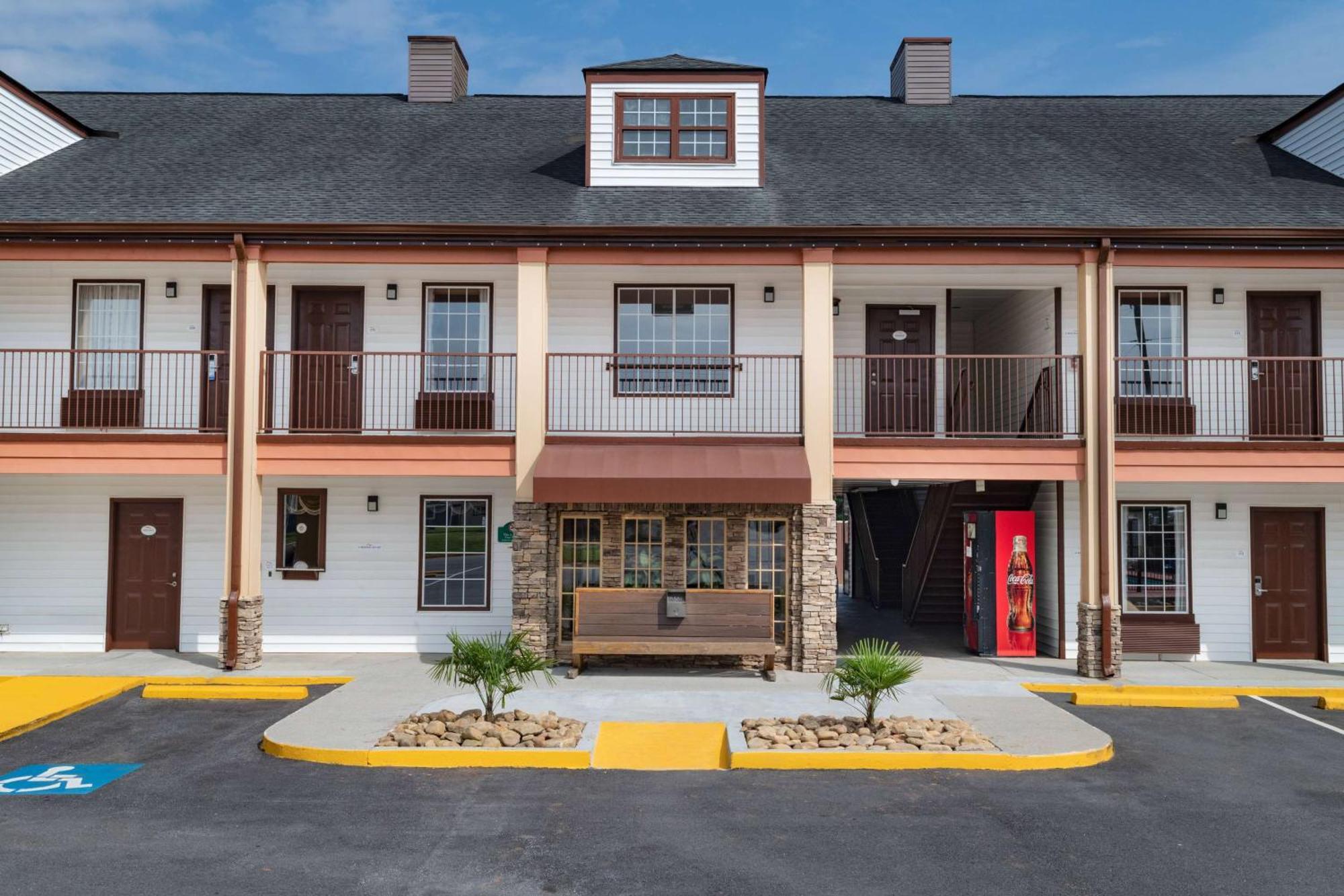 Baymont By Wyndham Commerce Ga Near Tanger Outlets Mall Exterior foto